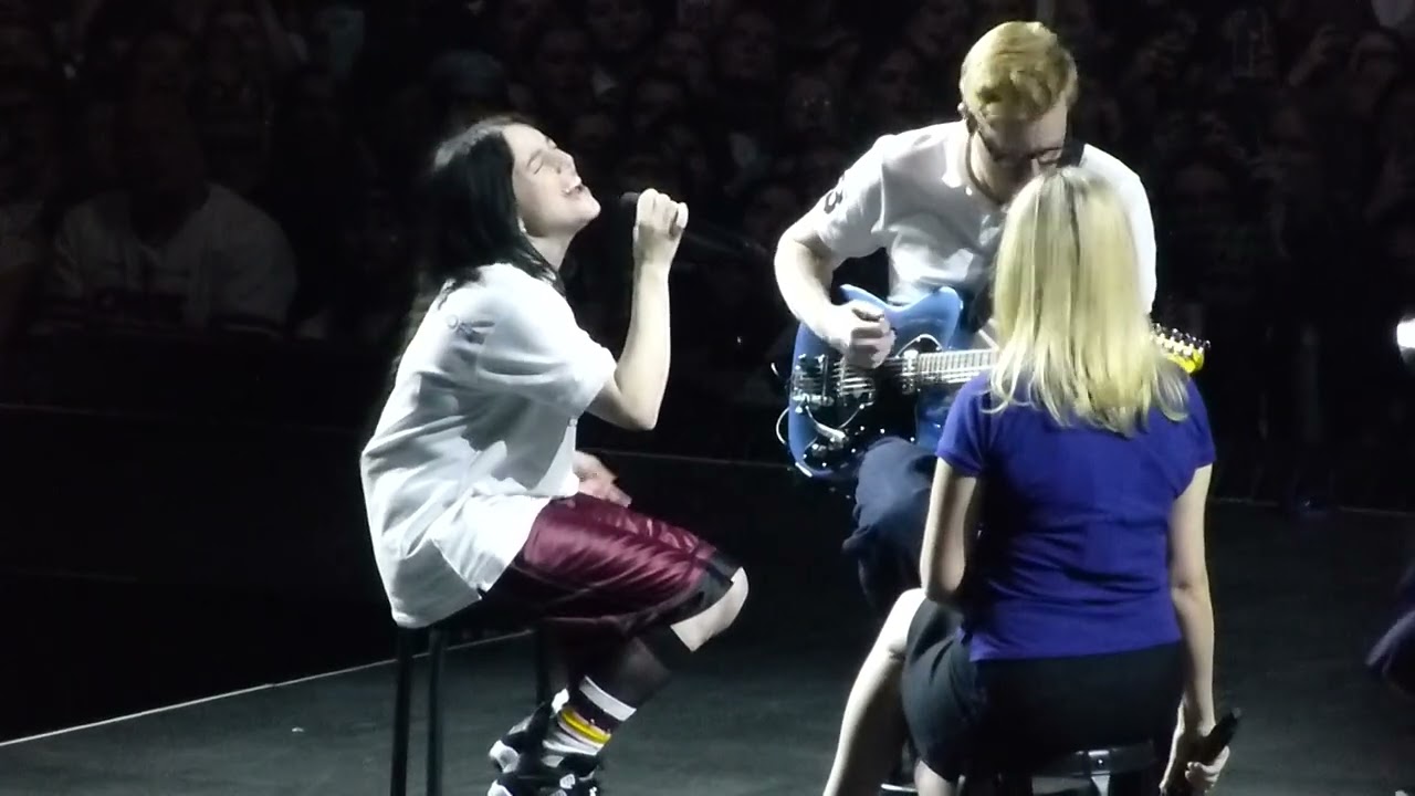 Billie Eilish - Creep (Radiohead cover) | Live Ziggo Dome Amsterdam 2025 - YouTube